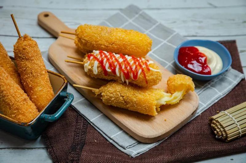 13 Địa chỉ bán Hotdog Hàn Quốc ngon và được yêu thích nhất tại TP. HCM