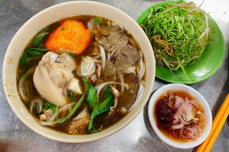 Top 11 Quán Ăn Ngon và Chất Lượng Đường Lê Hồng Phong, TP.HCM