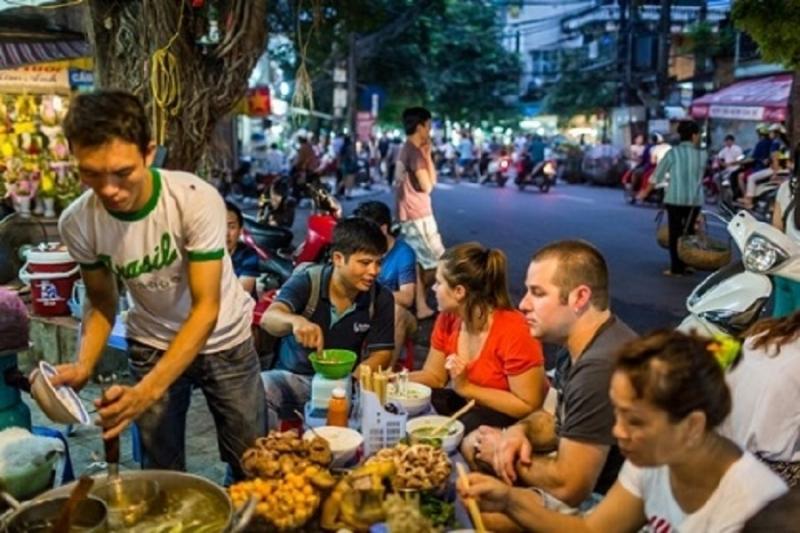 Top 10 Con Phố Món Ngon Nổi Tiếng ở Hà Nội
